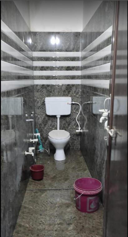 Om Sai Guest House Varanasi Exteriör bild