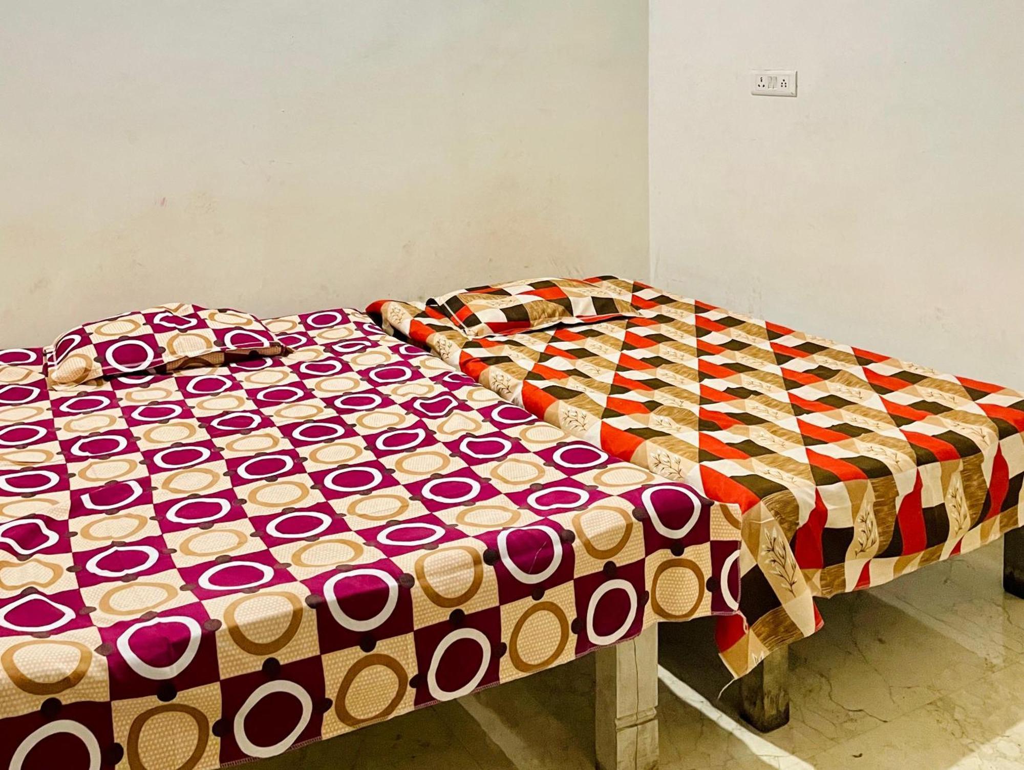 Om Sai Guest House Varanasi Exteriör bild