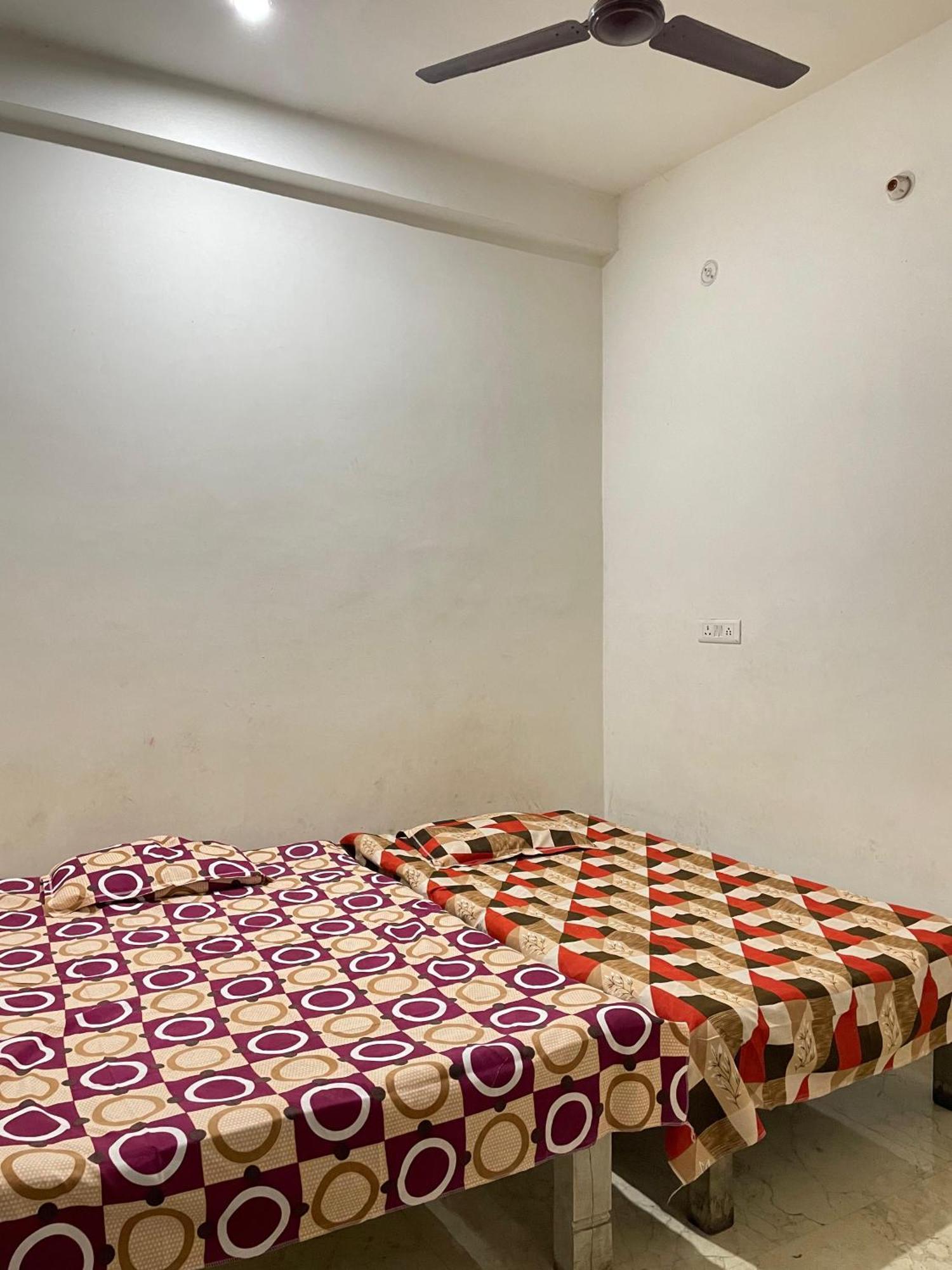 Om Sai Guest House Varanasi Exteriör bild